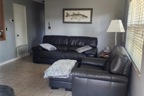 House in Sarasota, Florida 3 bedrooms, 151.99 sq.m. № 1829351 - photo 4