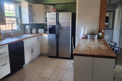 House in Sarasota, Florida 3 bedrooms, 151.99 sq.m. № 1829351 - photo 6