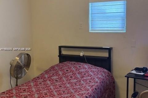 Commercial property in Miami, Florida 178.37 sq.m. № 1990692 - photo 6