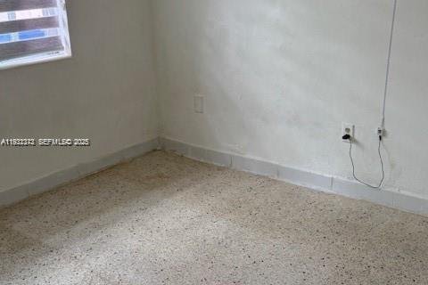Commercial property in Miami, Florida 178.37 sq.m. № 1990692 - photo 9