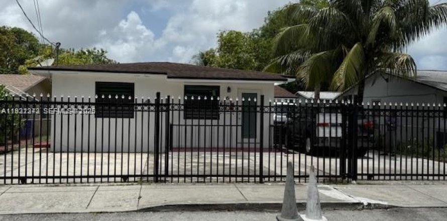 Commercial property in Miami, Florida 178.37 sq.m. № 1990692