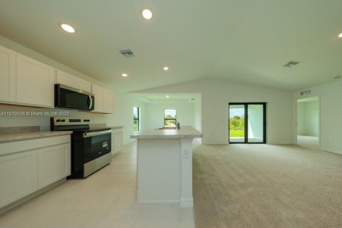 Купить виллу или дом в Лихай-Эйкерс, Флорида 4 комнаты, № 1896340 - фото 15