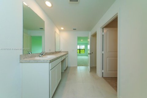 Купить виллу или дом в Лихай-Эйкерс, Флорида 4 комнаты, № 1896340 - фото 24