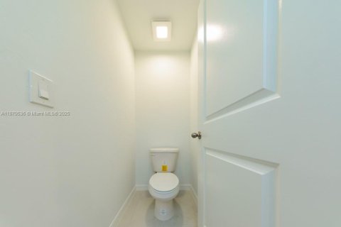 Купить виллу или дом в Лихай-Эйкерс, Флорида 4 комнаты, № 1896340 - фото 23