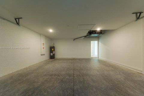 Купить виллу или дом в Лихай-Эйкерс, Флорида 4 комнаты, № 1896340 - фото 28