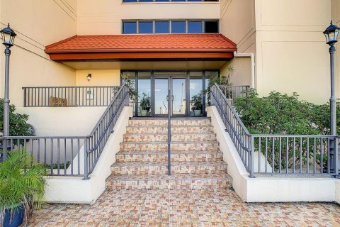 Condo in Port Charlotte, Florida, 2 bedrooms  № 1512868 - photo 3