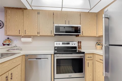 Condo in Port Charlotte, Florida, 2 bedrooms  № 1512868 - photo 7