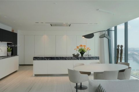Condominio en venta en Miami, Florida, 4 dormitorios, 427.35 m2 № 1959669 - foto 9