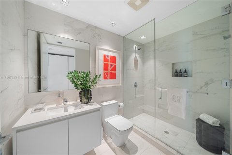 Condominio en venta en Miami, Florida, 4 dormitorios, 427.35 m2 № 1959669 - foto 17