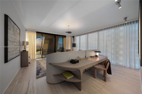 Condominio en venta en Miami, Florida, 4 dormitorios, 427.35 m2 № 1959669 - foto 12