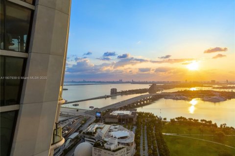Condominio en venta en Miami, Florida, 4 dormitorios, 427.35 m2 № 1959669 - foto 22
