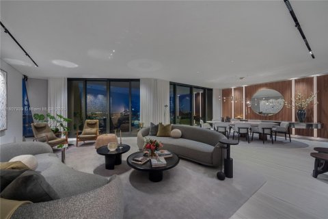 Condominio en venta en Miami, Florida, 4 dormitorios, 427.35 m2 № 1959669 - foto 30
