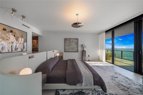 Condominio en venta en Miami, Florida, 4 dormitorios, 427.35 m2 № 1959669 - foto 11