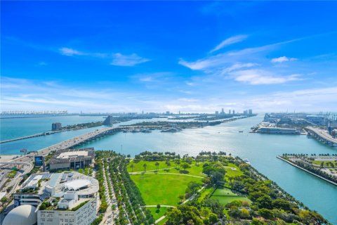 Condominio en venta en Miami, Florida, 4 dormitorios, 427.35 m2 № 1959669 - foto 5