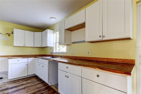 House in Spring Hill, Florida 6 bedrooms, 364.18 sq.m. № 1559605 - photo 13