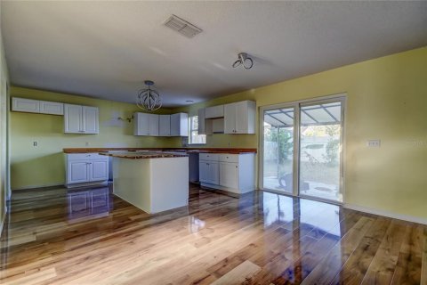 House in Spring Hill, Florida 6 bedrooms, 364.18 sq.m. № 1559605 - photo 10