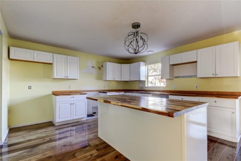 House in Spring Hill, Florida 6 bedrooms, 364.18 sq.m. № 1559605 - photo 14