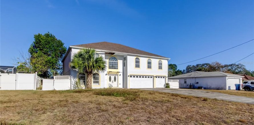 House in Spring Hill, Florida 6 bedrooms, 364.18 sq.m. № 1559605