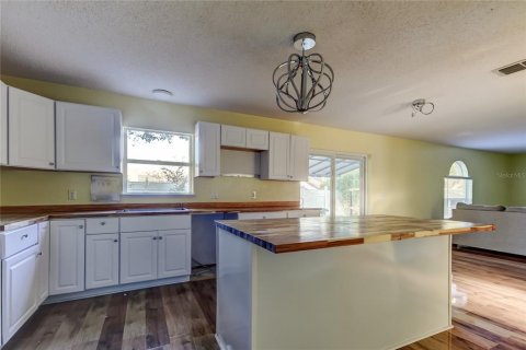 House in Spring Hill, Florida 6 bedrooms, 364.18 sq.m. № 1559605 - photo 15