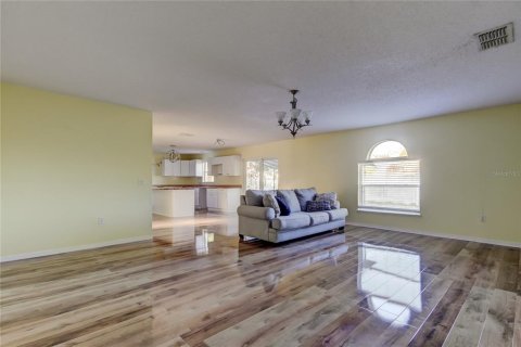 House in Spring Hill, Florida 6 bedrooms, 364.18 sq.m. № 1559605 - photo 9