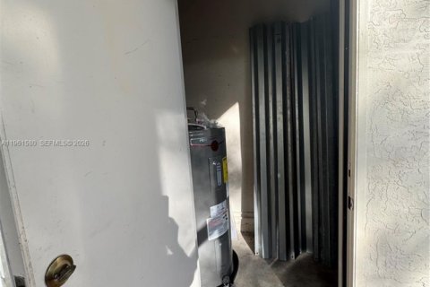 Снять в аренду таунхаус в Корал-Спрингс, Флорида 3 спальни, 108.7м2, № 2024316 - фото 9