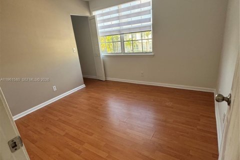 Снять в аренду таунхаус в Корал-Спрингс, Флорида 3 спальни, 108.7м2, № 2024316 - фото 13