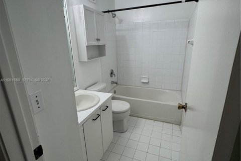 Снять в аренду таунхаус в Корал-Спрингс, Флорида 3 спальни, 108.7м2, № 2024316 - фото 12