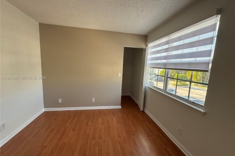 Снять в аренду таунхаус в Корал-Спрингс, Флорида 3 спальни, 108.7м2, № 2024316 - фото 17