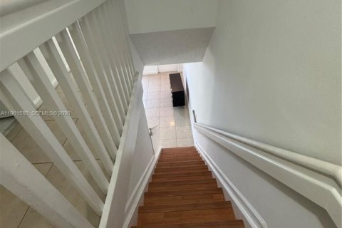 Снять в аренду таунхаус в Корал-Спрингс, Флорида 3 спальни, 108.7м2, № 2024316 - фото 10