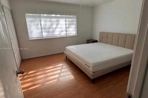 Снять в аренду таунхаус в Корал-Спрингс, Флорида 3 спальни, 108.7м2, № 2024316 - фото 18