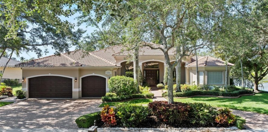 House in Davie, Florida 5 bedrooms, 383.69 sq.m. № 1954496