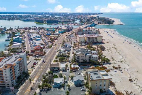 Immobilier commercial à vendre à Madeira Beach, Floride: 125.79 m2 № 2232288 - photo 24