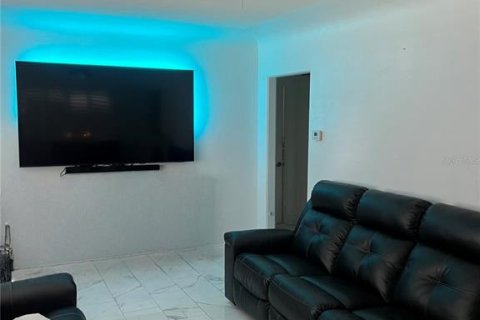 Casa en venta en Lake Alfred, Florida, 2 dormitorios, 84.73 m2 № 1915818 - foto 3