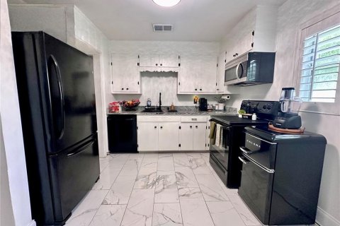 Casa en venta en Lake Alfred, Florida, 2 dormitorios, 84.73 m2 № 1915818 - foto 7