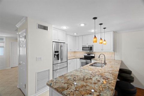 Townhouse in Belleair, Florida 2 bedrooms, 150.5 sq.m. № 1366786 - photo 7