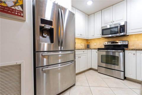 Townhouse in Belleair, Florida 2 bedrooms, 150.5 sq.m. № 1366786 - photo 9