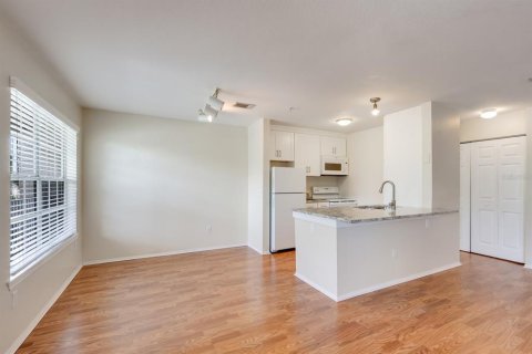Copropriété à vendre à Sarasota, Floride: 2 chambres, 113.71 m2 № 2296542 - photo 8