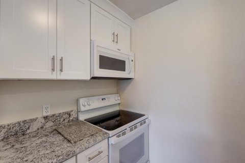 Copropriété à vendre à Sarasota, Floride: 2 chambres, 113.71 m2 № 2296542 - photo 11