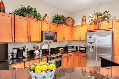 Copropriété à louer à Miami, Floride: 2 chambres, 150.97 m2 № 1982950 - photo 3