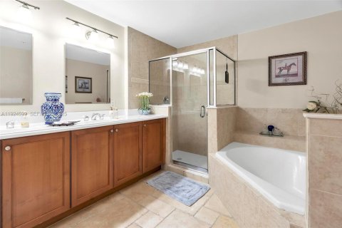 Copropriété à louer à Miami, Floride: 2 chambres, 150.97 m2 № 1982950 - photo 5