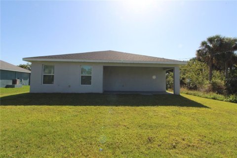 House in Port Charlotte, Florida 3 bedrooms, 140.75 sq.m. № 1628399 - photo 28