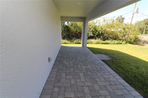 House in Port Charlotte, Florida 3 bedrooms, 140.75 sq.m. № 1628399 - photo 26