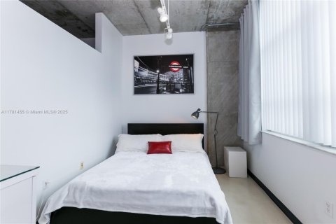 Condo in Miami, Florida, 2 bedrooms  № 1978647 - photo 9