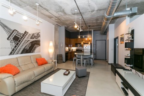 Condo in Miami, Florida, 2 bedrooms  № 1978647 - photo 8