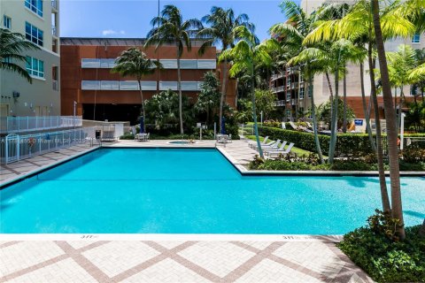 Condo in Miami, Florida, 2 bedrooms  № 1978647 - photo 16