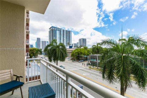 Condo in Miami, Florida, 2 bedrooms  № 1978647 - photo 14