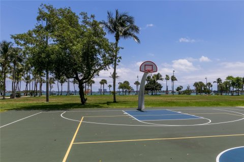 Condo in Miami, Florida, 2 bedrooms  № 1978647 - photo 19