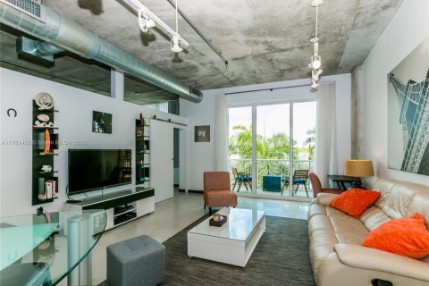 Condo in Miami, Florida, 2 bedrooms  № 1978647 - photo 5