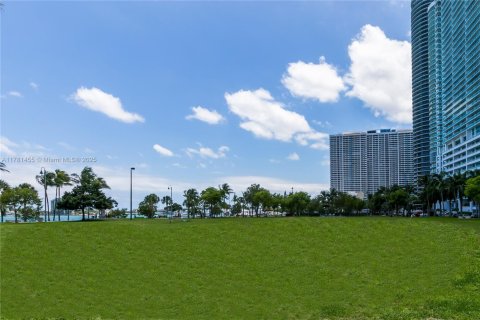 Condo in Miami, Florida, 2 bedrooms  № 1978647 - photo 21