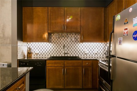 Condo in Miami, Florida, 2 bedrooms  № 1978647 - photo 6